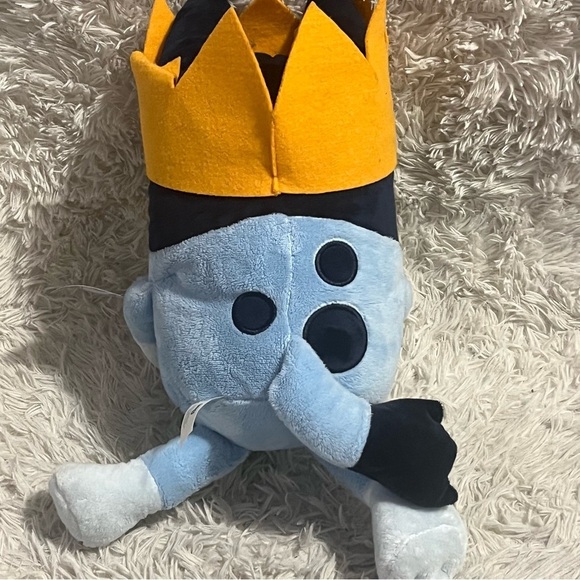 Bluey Christmas Crown and Gift Plush Toy Limited Edition NWT - Picture 3 of 11